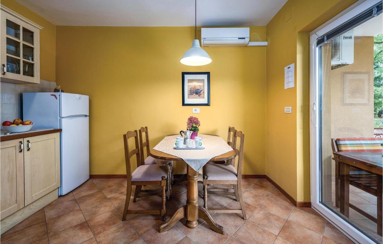 Stunning Apartment In Umag With Wifi Esterno foto