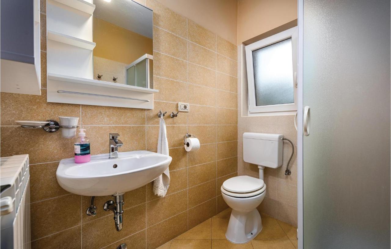 Stunning Apartment In Umag With Wifi Esterno foto