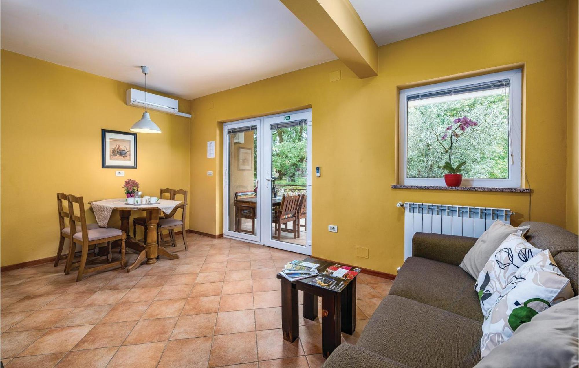 Stunning Apartment In Umag With Wifi Esterno foto
