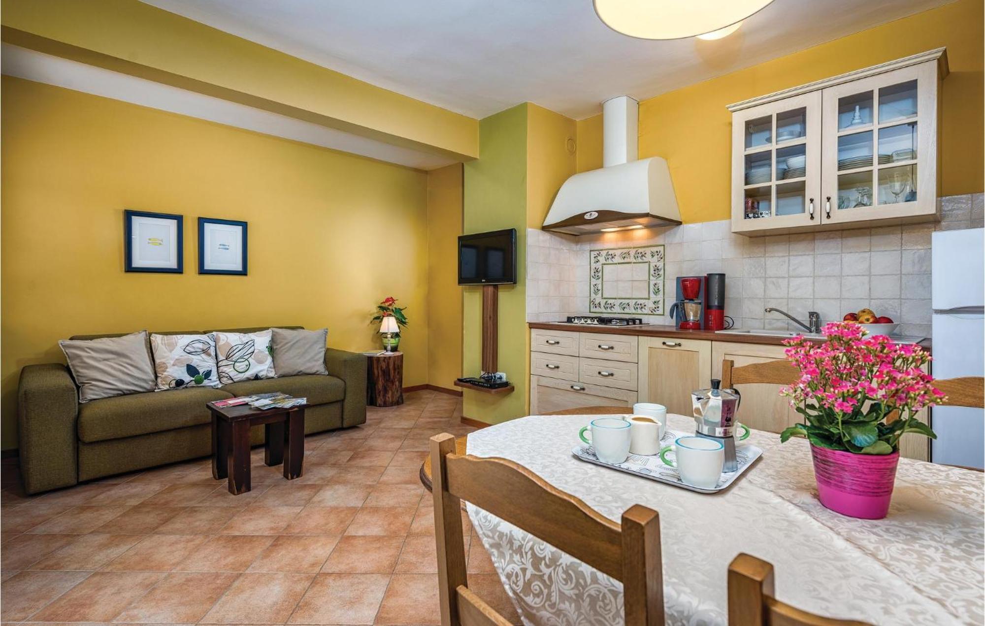 Stunning Apartment In Umag With Wifi Esterno foto