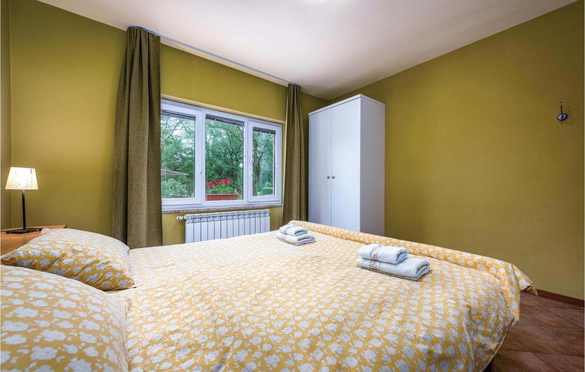 Stunning Apartment In Umag With Wifi Esterno foto