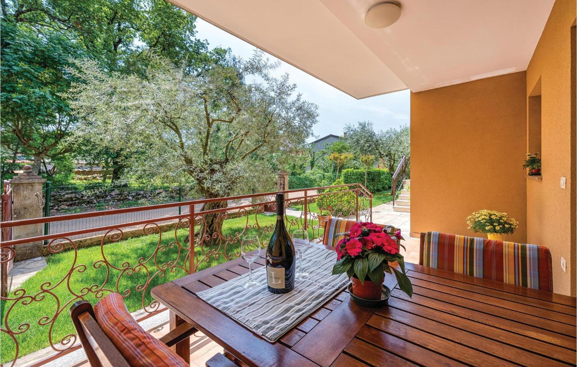 Stunning Apartment In Umag With Wifi Esterno foto